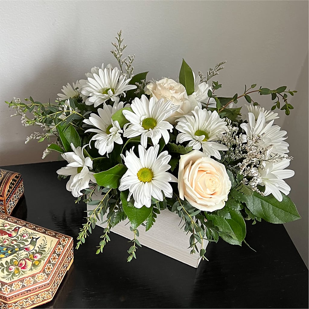 Fresh Linen Box Bouquet – XOXO FLORALS & WINE, Newark OH