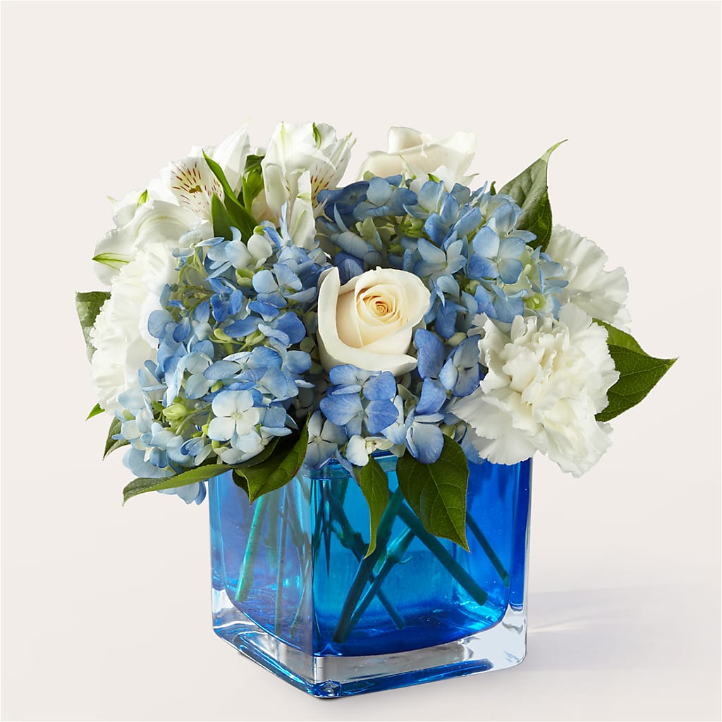 Soothing Waters Bouquet – XOXO FLORALS & WINE, Newark OH