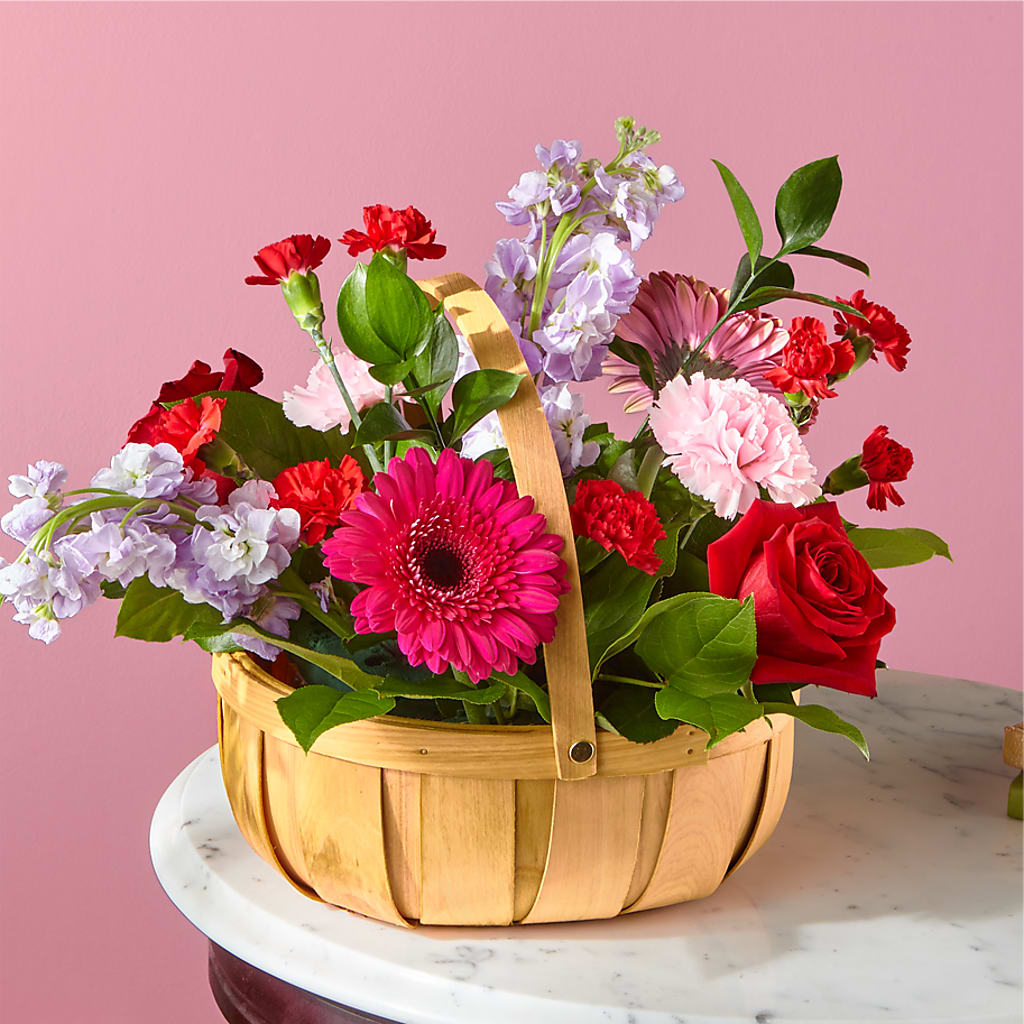 Pink Picnic Basket – XOXO FLORALS & WINE, Newark OH