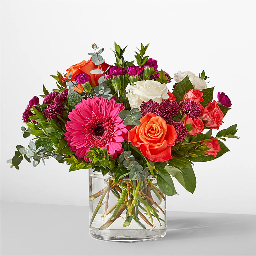 Smell the Roses Bouquet – XOXO FLORALS & WINE, Newark OH