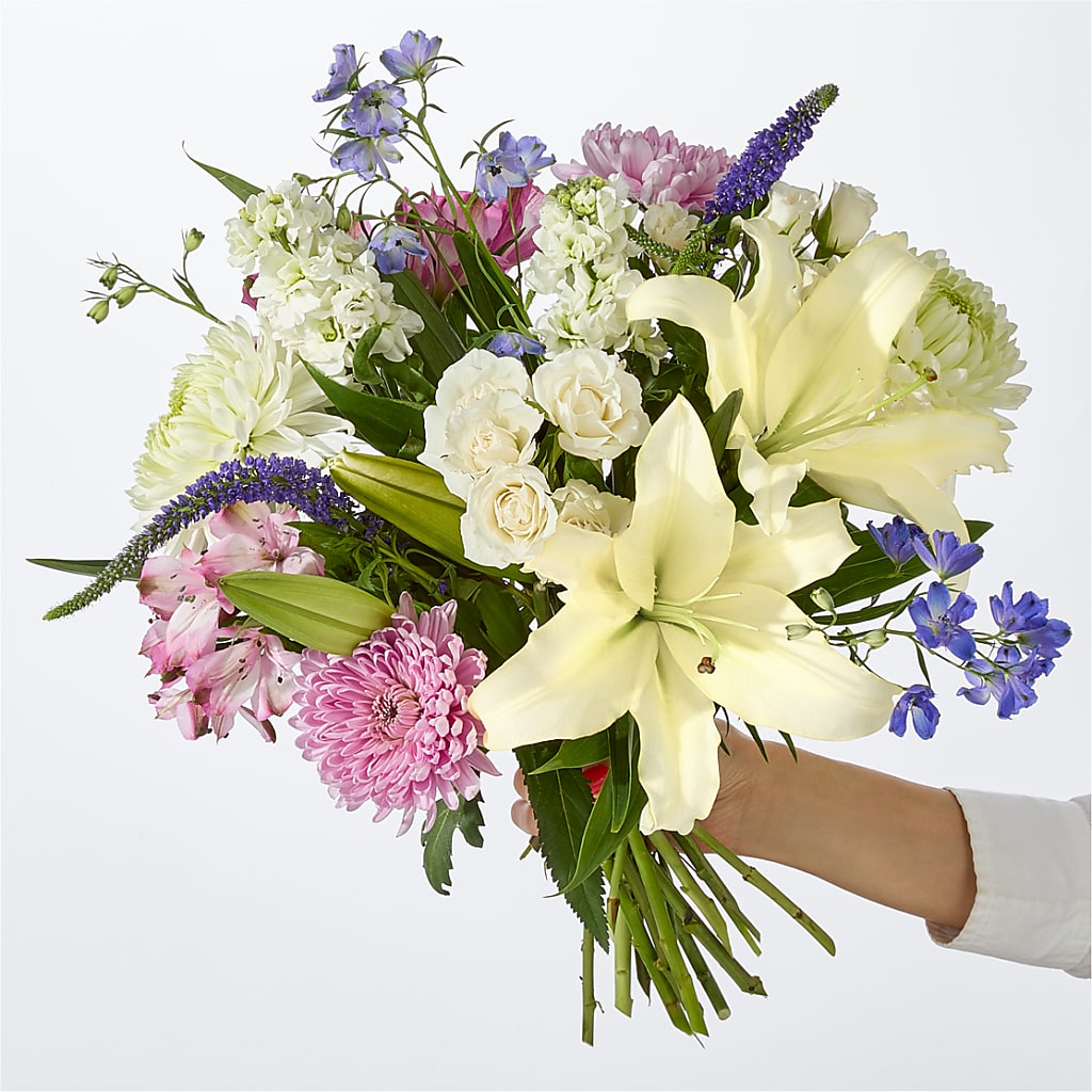 Winter Celebration Bouquet – XOXO FLORALS & WINE, Newark OH