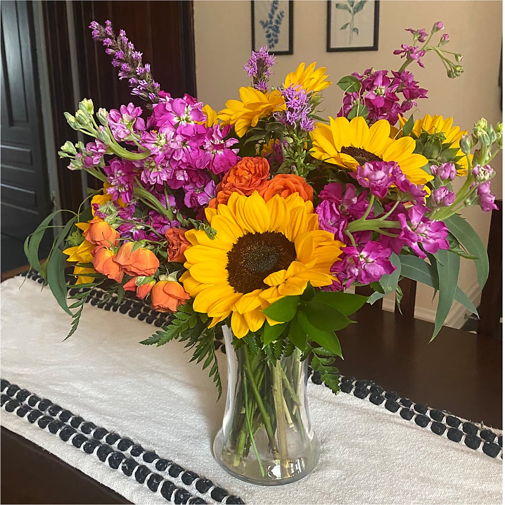 Rays of Life Bouquet – XOXO FLORALS & WINE, Newark OH