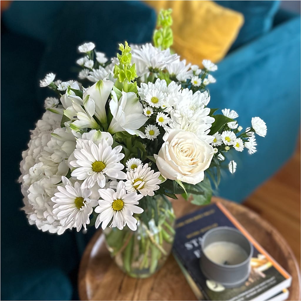 Classic Ivory – A Florist Original – XOXO FLORALS & WINE, Newark OH