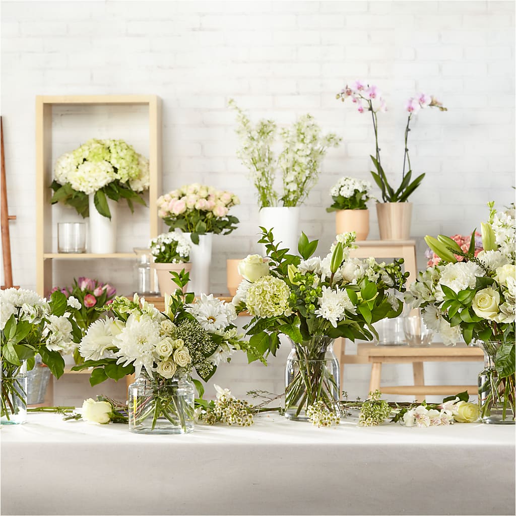 Classic Ivory – A Florist Original – XOXO FLORALS & WINE, Newark OH