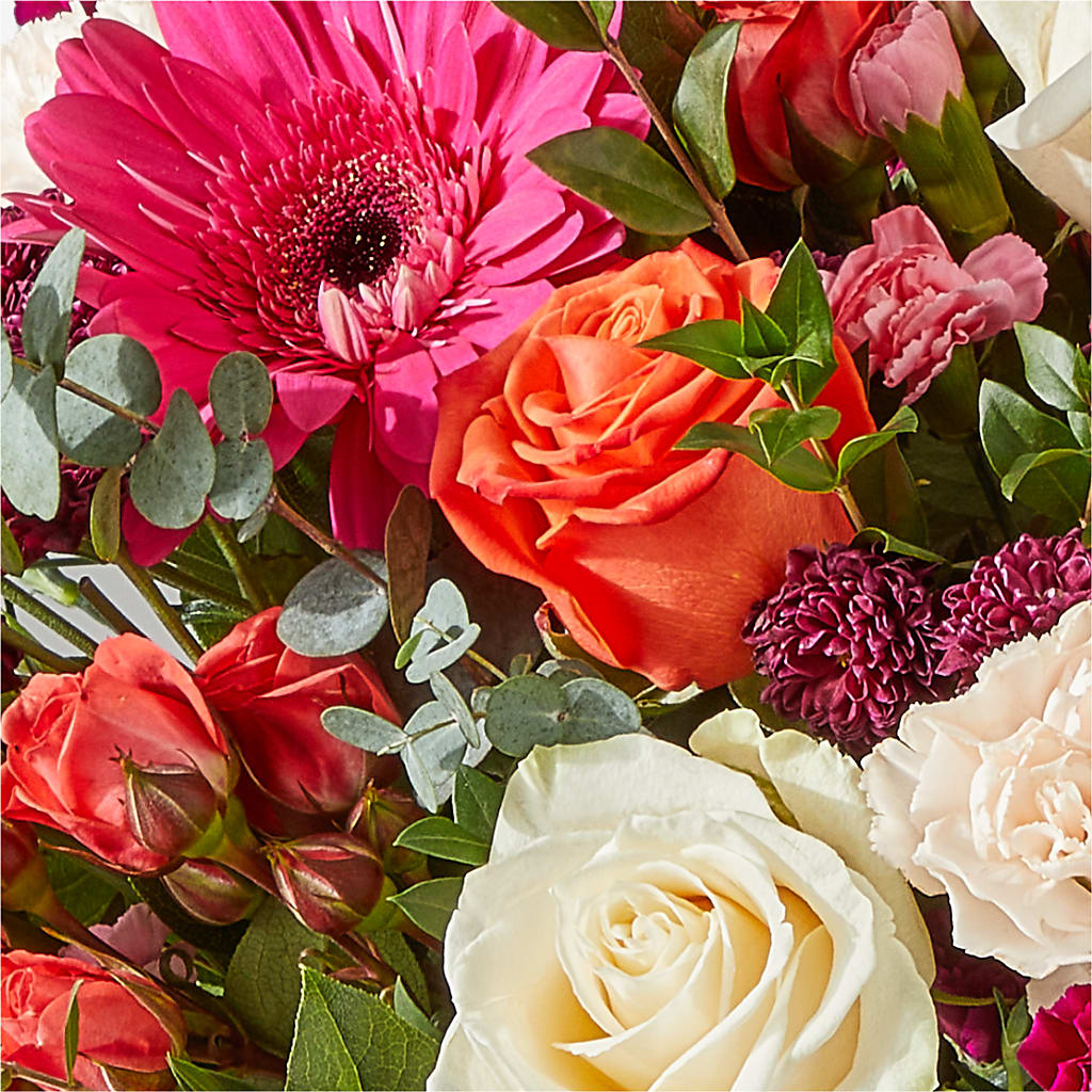 Smell the Roses Bouquet – XOXO FLORALS & WINE, Newark OH