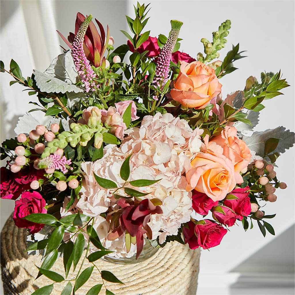 Glitz & Glam Bouquet – XOXO FLORALS & WINE, Newark OH