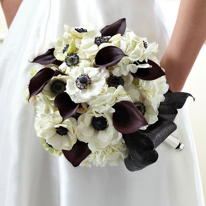 To Have and To Hold Bouquet – XOXO FLORALS & WINE, Newark OH